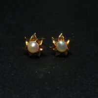 pearl flower stud earrings