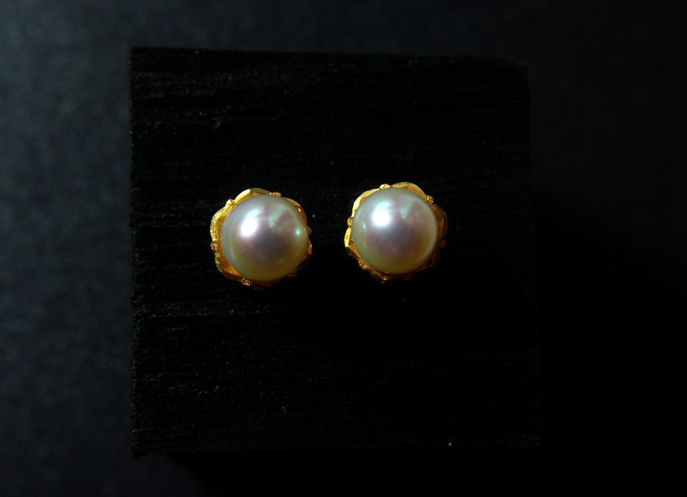 gold pearl stud earrings