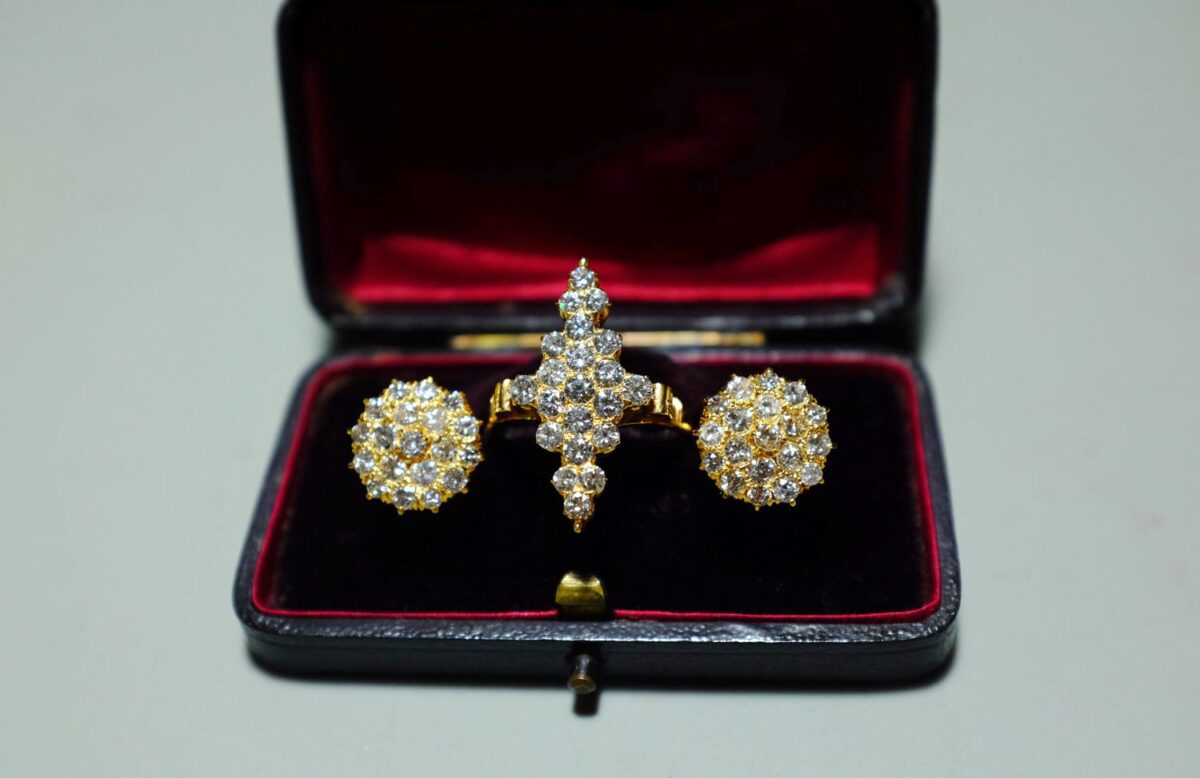 Antique cluster diamond ring