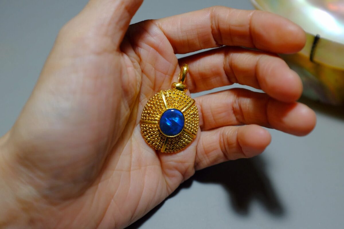 24k black opal jewelry, opal pendant necklace gold, black opal necklace, black opal Singapore, rare gem black opal