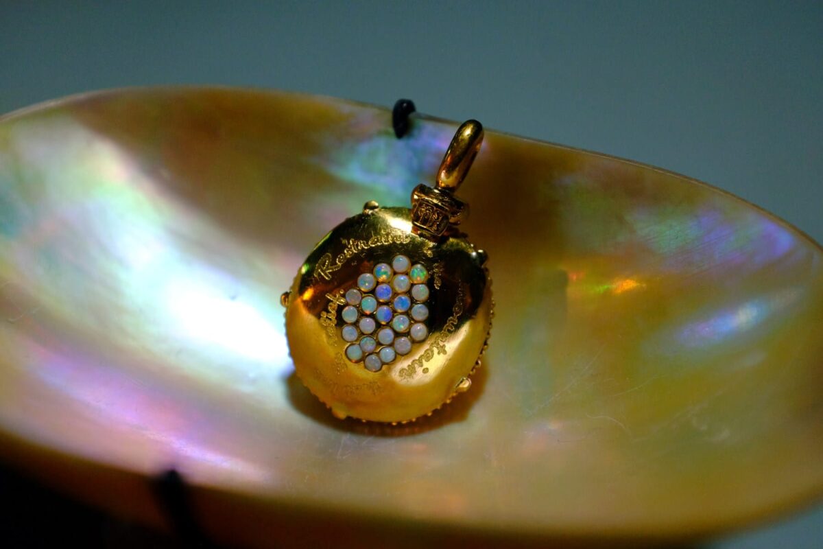 24k black opal jewelry, opal pendant necklace gold, black opal necklace, black opal Singapore, rare gem black opal