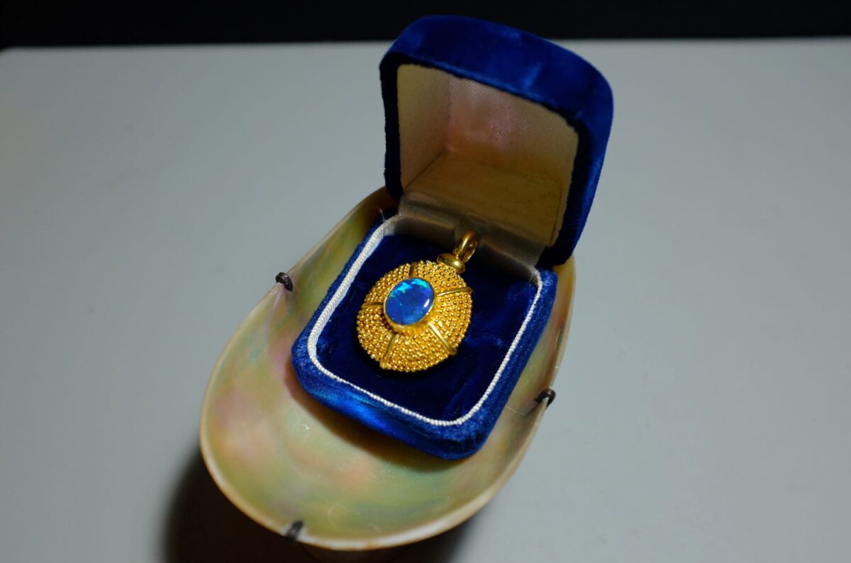 SIJS 24k black opal jewelry, opal pendant necklace gold, black opal necklace, black opal Singapore, rare gem black opal