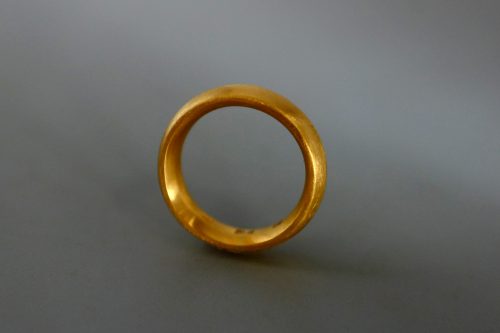 roman gold band ring, 22k gold ring singapore, 22k gold wedding ring, gold dome ring wedding band, custom gold ring singapore, custom jewellery singapore, bespoke jewellery singapore, handmade 22kt gold ring, handmade 24k gold ring, SIJS