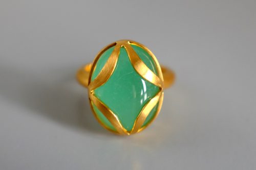SIJS, emerald cabochon ring, big cabochon emerald, emerald engagement ring singapore, cage gold ring, colombian emerald ring, bespoke jewelry singapore, custom jewellery singapore, emerald 22k gold ring