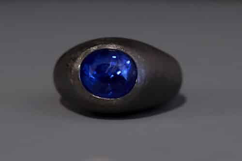 royal blue sapphire ring, sapphire ring singapore, black gold sapphire ring, sapphire ring for men, SIJS, modern sapphire rings