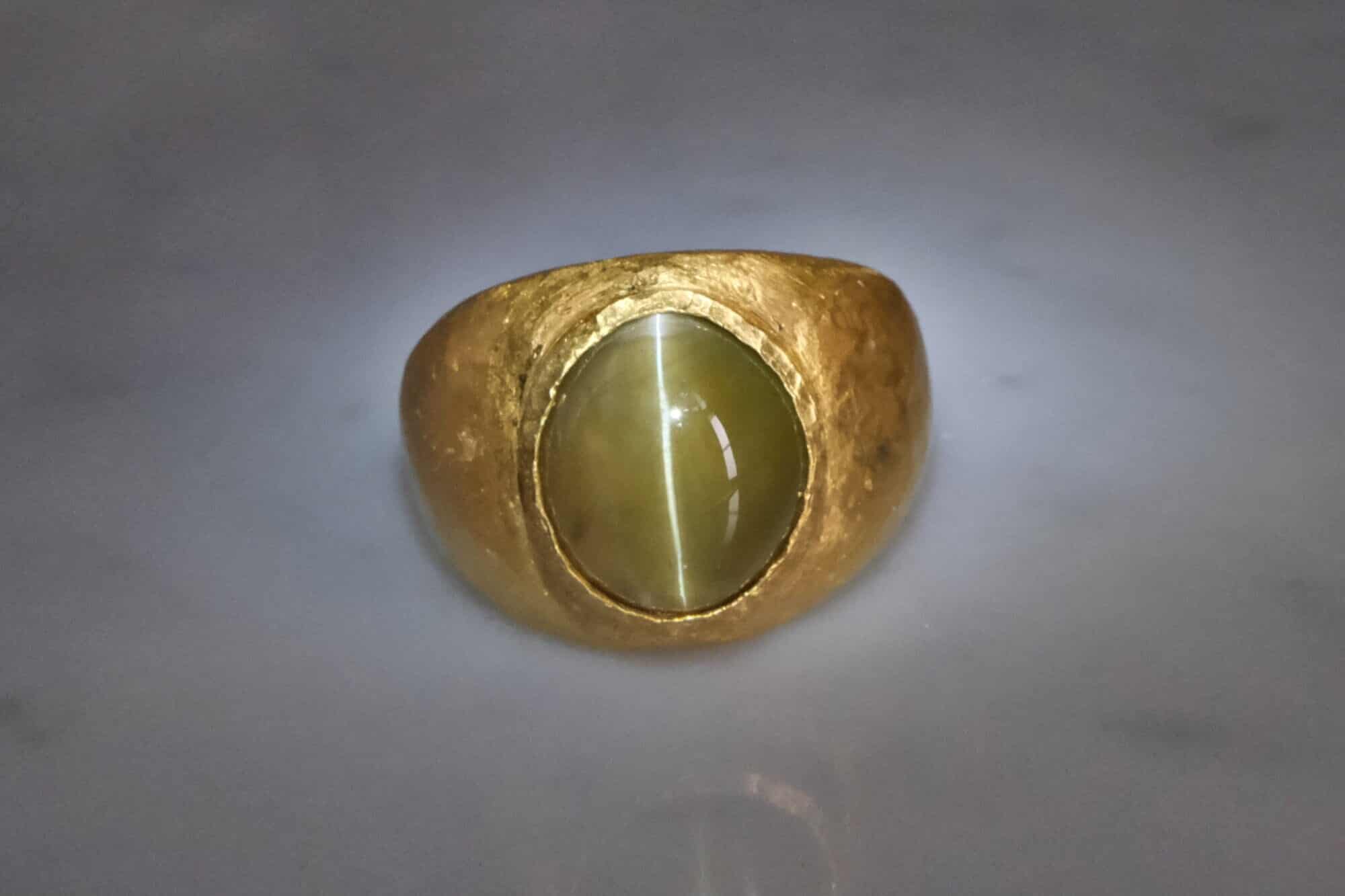 Cat's Eye Chrysoberyl Ring, large cat eye stone ring, cat eye stone mens ring, men's chrysoberyl cat's eye ring, 24k solid gold ring mens, 24k gold jewellery singapore, SIJS
